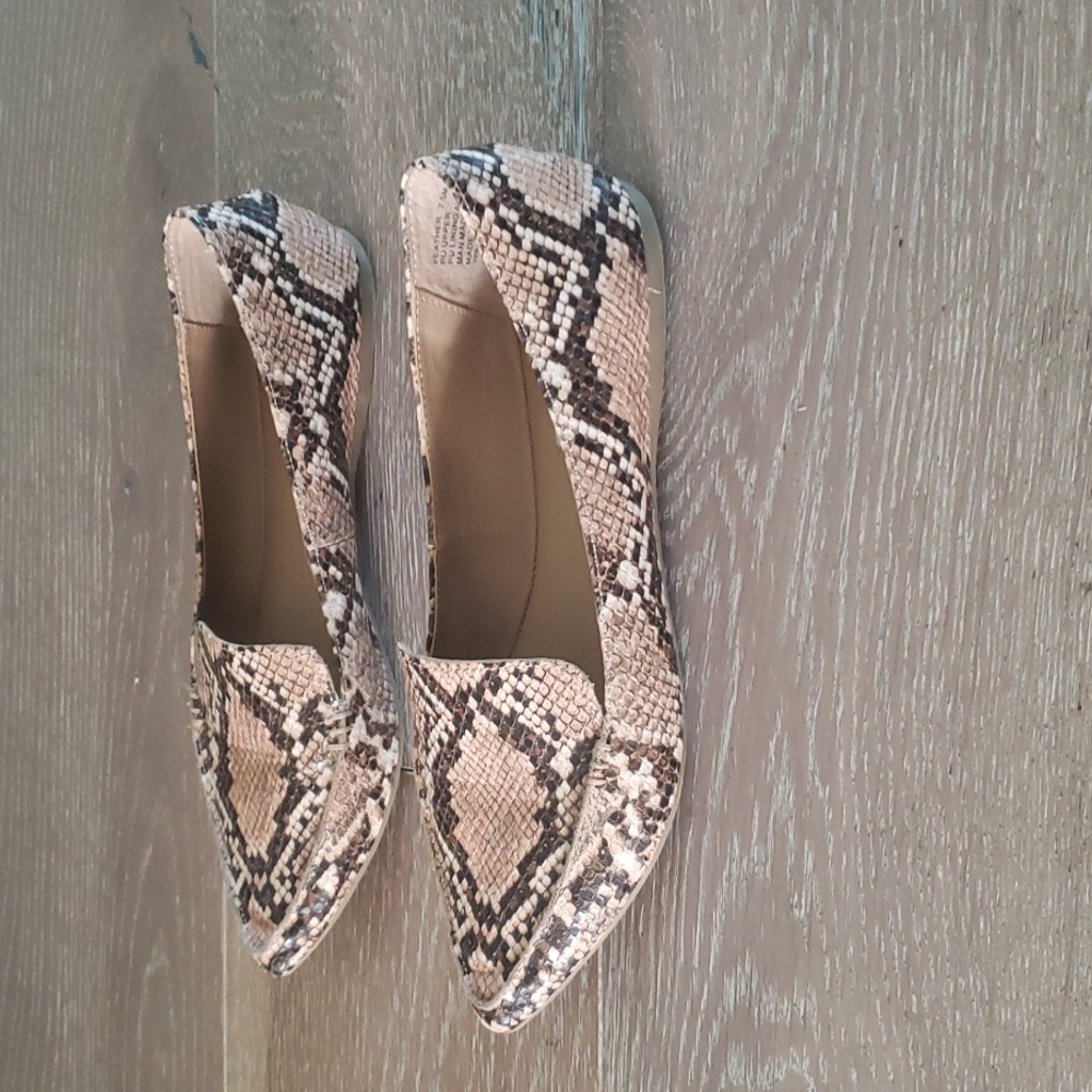 Steve Madden Feather Loafers Snake Skin Pattern